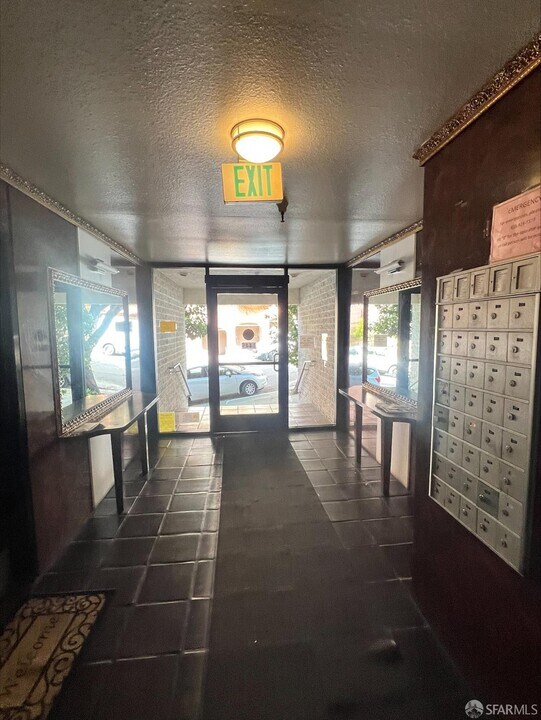 1445 Greenwich St in San Francisco, CA - Building Photo