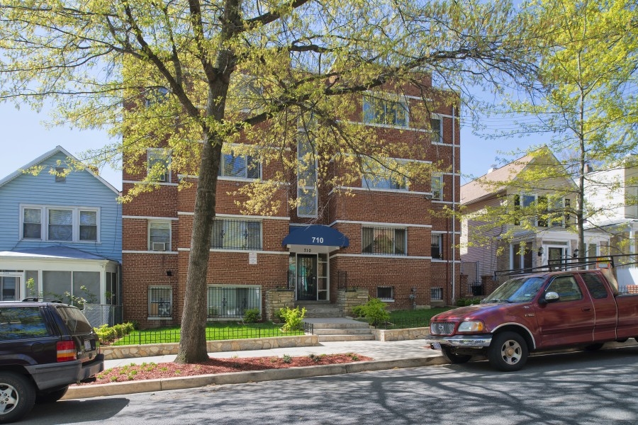 710 Jefferson St Apartments in Washington, DC - Foto de edificio