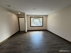 35 Leslie Rd in Bridgeport, CT - Building Photo - Building Photo