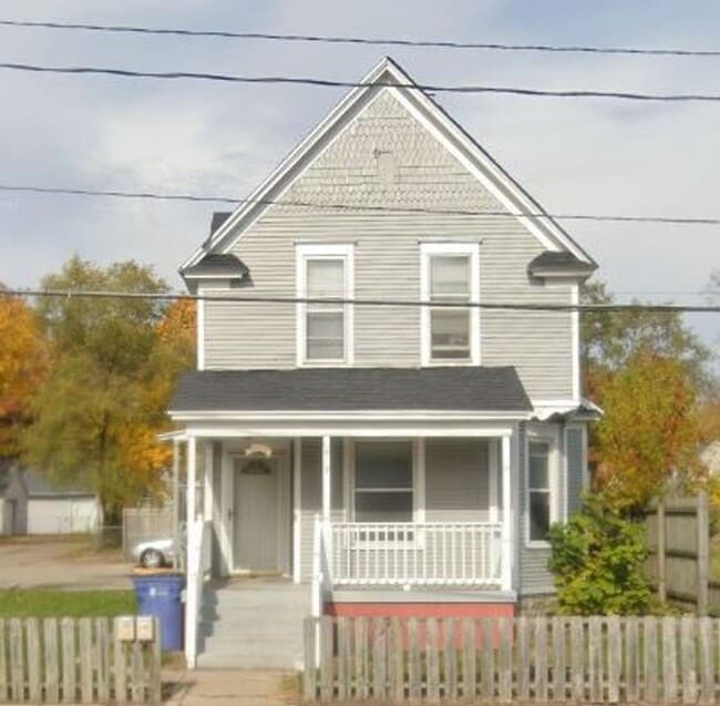 property at 819 Hall St SE