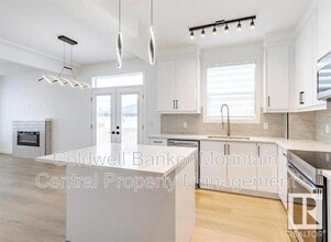 10008-10162 162 St NW in Edmonton, AB - Building Photo - Building Photo