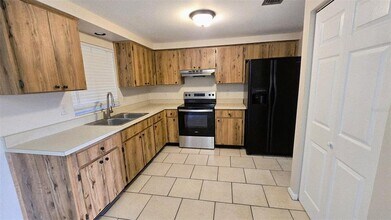 2906 Cedaridge Dr in Tampa, FL - Building Photo - Building Photo