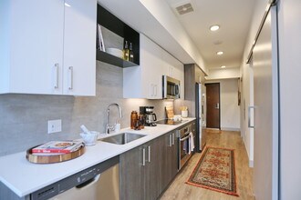 Uptown at Kirkland Urban in Kirkland, WA - Foto de edificio - Interior Photo