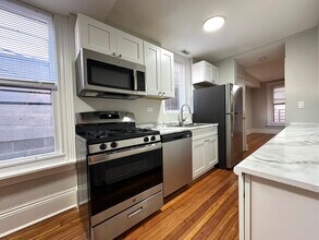 2052 N Dayton St in Chicago, IL - Foto de edificio - Building Photo