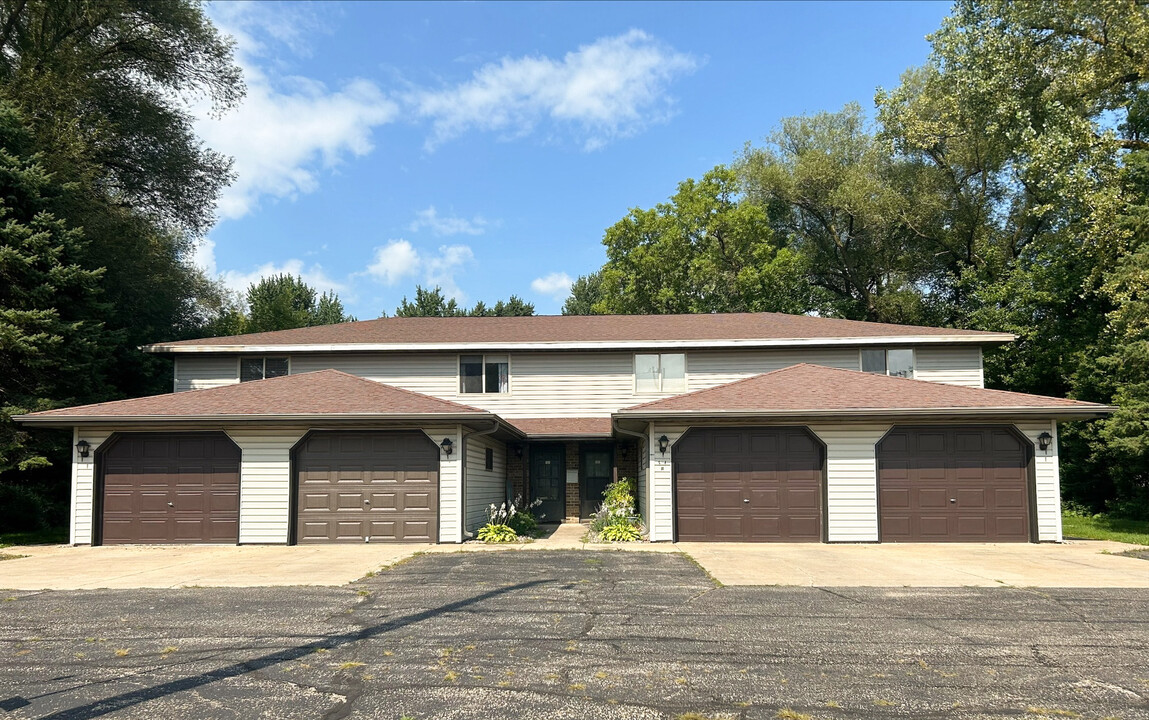 Bonduel Townhomes in Bonduel, WI - Foto de edificio