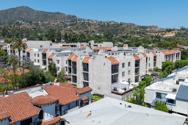 Casa De Valley View in Glendale, CA - Building Photo - Building Photo
