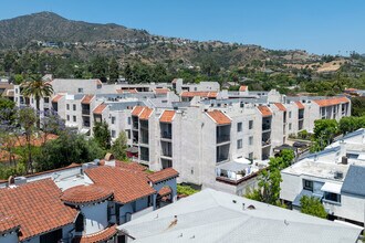 Casa De Valley View in Glendale, CA - Building Photo - Building Photo