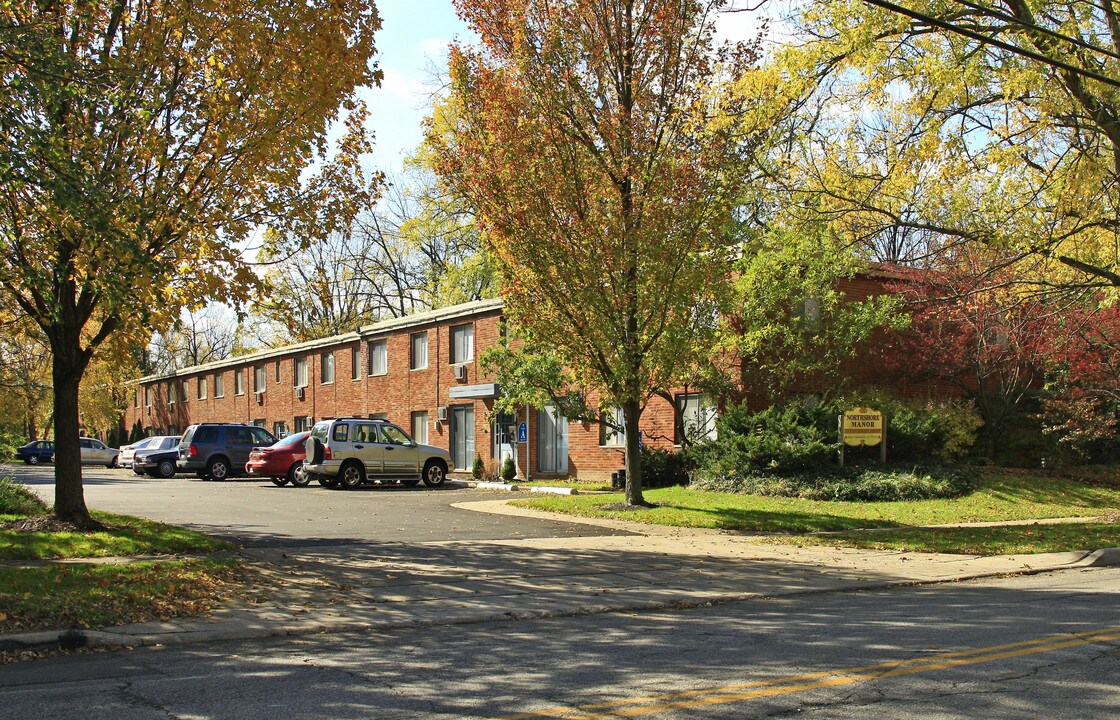 Northshore Manor in Oberlin, OH - Foto de edificio