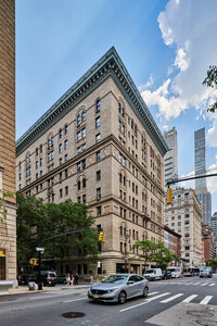 717 Madison Avenue in New York, NY - Foto de edificio - Building Photo