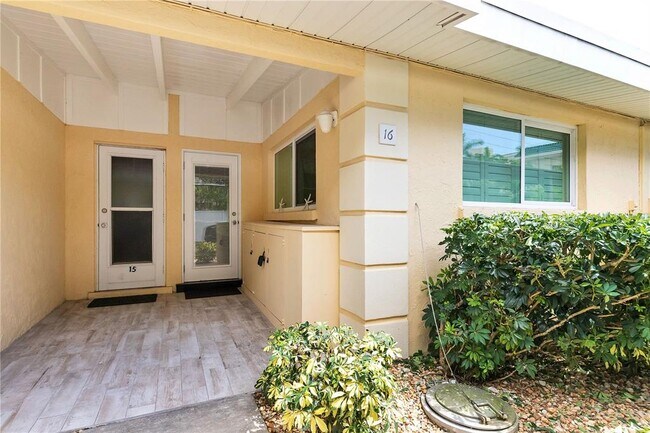 6006 Midnight Pass Rd in Sarasota, FL - Building Photo - Building Photo
