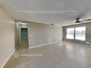 112 La Mancha Ave in Royal Palm Beach, FL - Foto de edificio - Building Photo