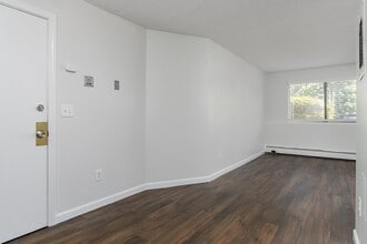 25 Log St in Manchester, NH - Building Photo - Building Photo