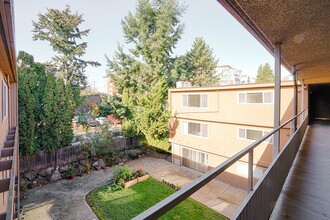 The Willows Apartments in Seattle, WA - Building Photo - Building Photo