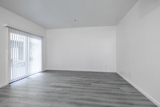 Highland Villas Apartments in Los Angeles, CA - Building Photo - Interior Photo