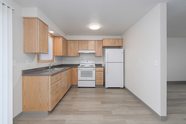 Marilann Terrace in Beaverton, OR - Building Photo - Interior Photo