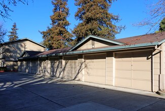 Marinwood Apartments in Hayward, CA - Foto de edificio - Building Photo