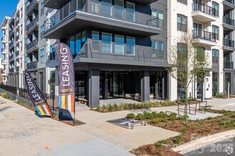 536 W Tremont Ave in Charlotte, NC - Foto de edificio - Building Photo