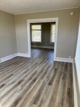 950 E Indiana Ave in Spokane, WA - Foto de edificio - Building Photo