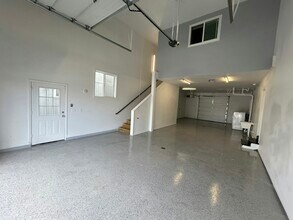8921 Toloff St-Unit -Garage #3 in Anchorage, AK - Building Photo - Building Photo