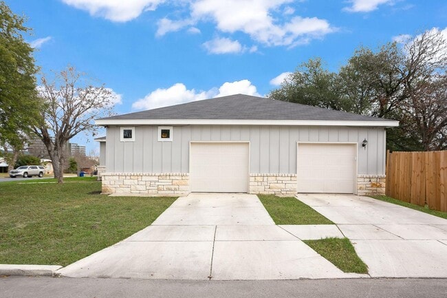 Stunning Ridgeview home close to North Star Mall in San Antonio, TX - Foto de edificio - Building Photo