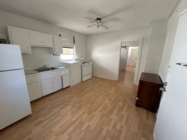 property at 7 N Federal Hwy