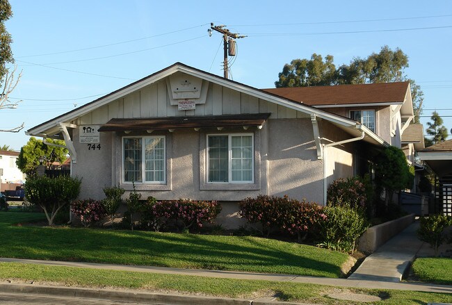 744 James St in Costa Mesa, CA - Building Photo - Building Photo