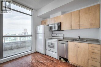 281-2281 Mutual St in Toronto, ON - Building Photo - Building Photo