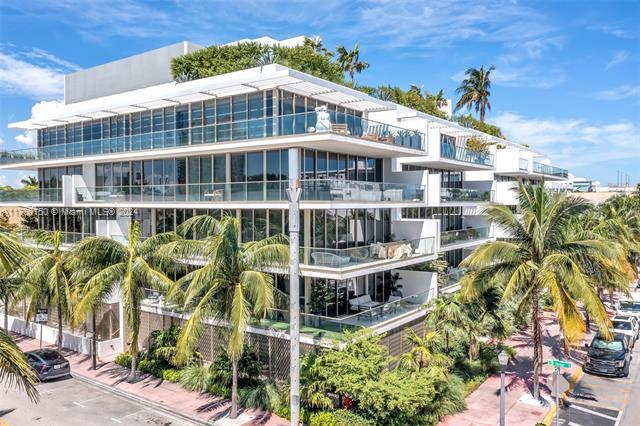 300 Collins Ave, Unit 2E in Miami Beach, FL - Foto de edificio