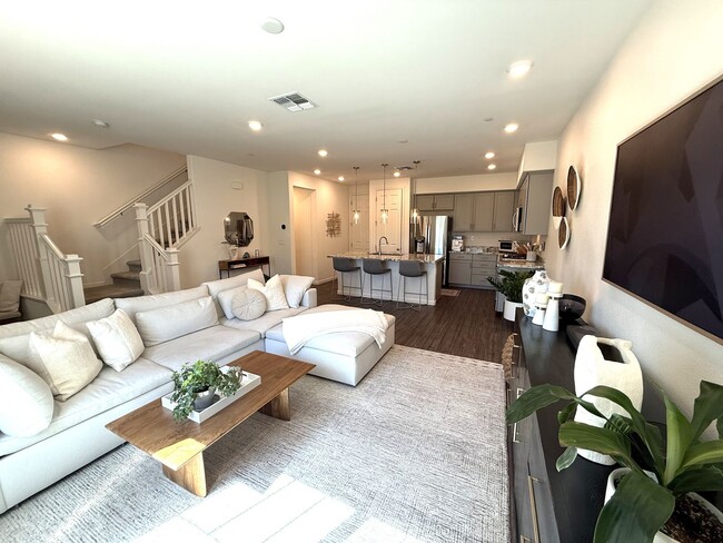 10 Lesina Way in Novato, CA - Building Photo - Building Photo