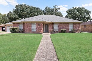 660 Bancroft Dr in Beaumont, TX - Building Photo