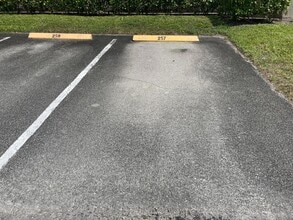 770 Lori Dr, Unit 257 in Palm Springs, FL - Building Photo - Building Photo