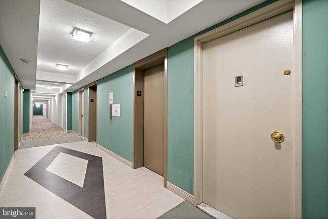 4600 S Four Mile Run Dr in Arlington, VA - Building Photo - Building Photo