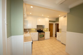 177 Park St, Unit 1 St Floor in Ridgefield Park, NJ - Building Photo - Building Photo