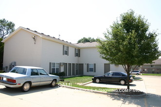 326 E Vernon Ave-Unit -1 BR Upper in Normal, IL - Building Photo - Building Photo