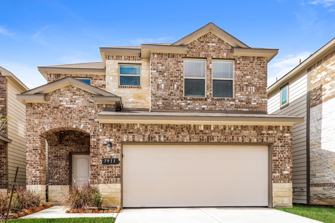 7911 Fijian Cypress Dr in Cypress, TX - Building Photo