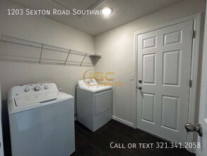 1203 Sexton Rd SW in Palm Bay, FL - Foto de edificio - Building Photo