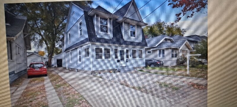 29 Sutton St SW, Unit 2 in Grand Rapids, MI - Building Photo