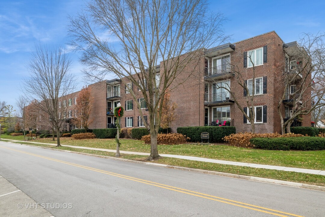 1350 N Western Ave in Lake Forest, IL - Building Photo