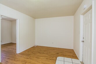 10464 106th Ave N-Unit -3 in Largo, FL - Foto de edificio - Building Photo
