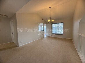 2124 Northwind Cir in Schaumburg, IL - Foto de edificio - Building Photo