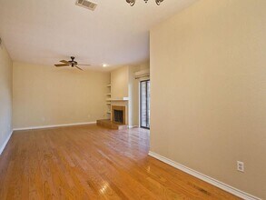 8200 Neely Dr in Austin, TX - Foto de edificio - Building Photo