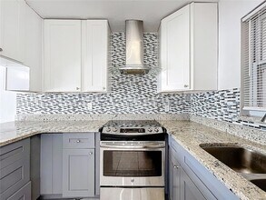 11705 3rd St E, Unit 3 in Treasure Island, FL - Building Photo - Building Photo