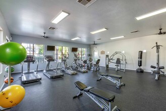 CentrePoint Apartment Homes in Tucson, AZ - Foto de edificio - Building Photo