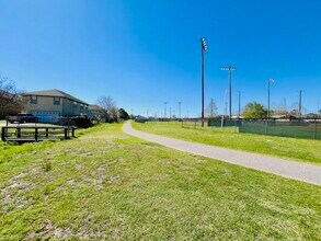 1044 Sterling Point Pl in Gulf Breeze, FL - Foto de edificio - Building Photo
