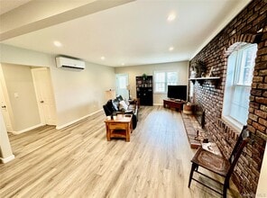 133 Schenck Blvd in Floral Park, NY - Building Photo - Building Photo