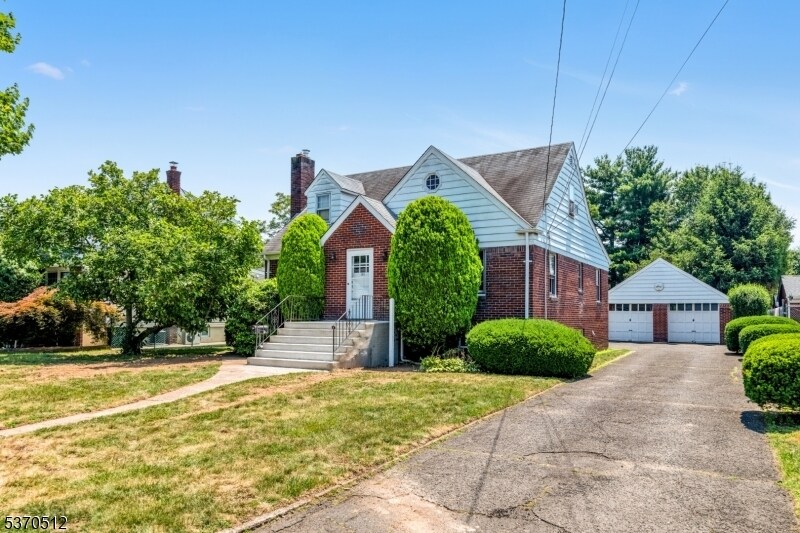 124 Franklin St in Elmwood Park, NJ - Building Photo