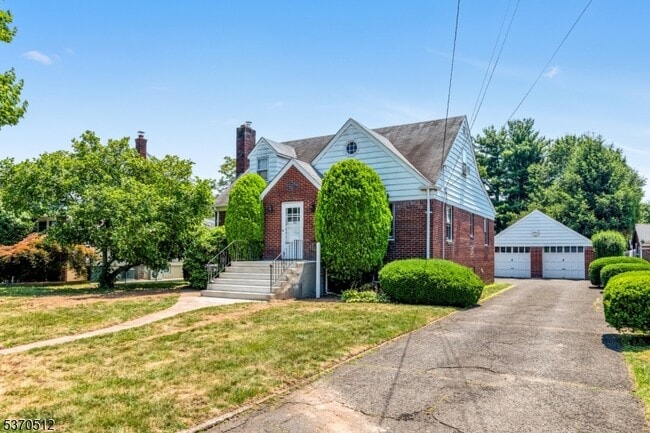 property at 124 Franklin St
