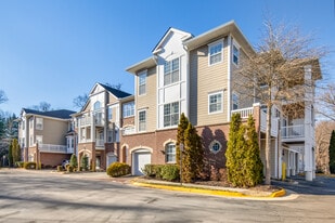 HiddenBrooke in Springfield, VA - Building Photo