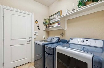 7313 Reflection Bay Dr in Frisco, TX - Foto de edificio - Building Photo