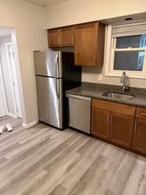 406 N Broadway, Unit 1R in Rumford, RI - Foto de edificio - Building Photo